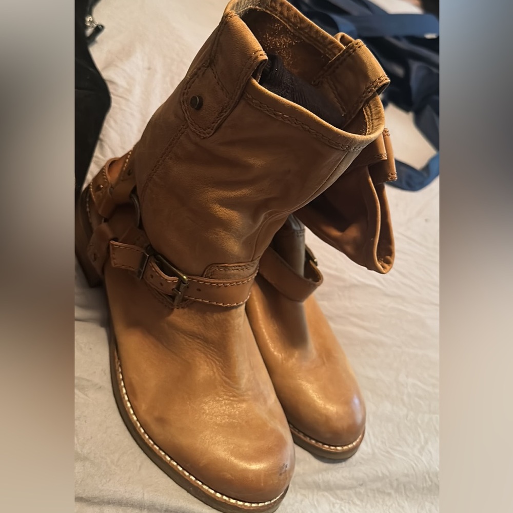 Gianni Bini tan boots